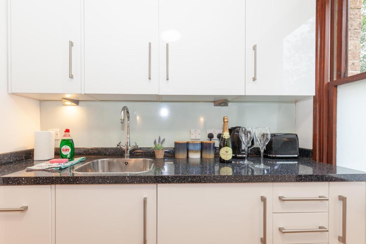 Vibrant & Bright City Centre Apartment! Оксфорд Екстериор снимка